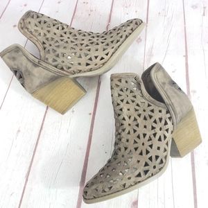 Cwy coolway Lazer Cut Booties 7/38 - LIKE NEW